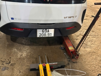 MPV7 Limo Rgeen lên phuộc sau xe chạy êm đầm chắc