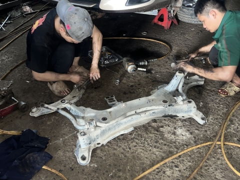 Xe kiểm tra gầm Rotin , thuót láy,bố li hợp,bố thắng,vớt đĩa thắng . .v . .v..