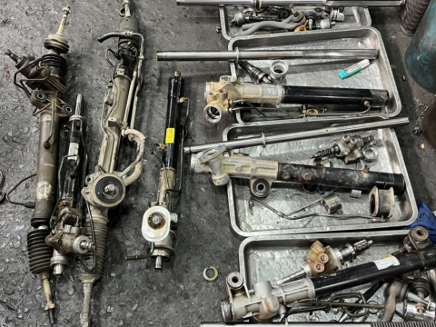 Thay phụ tùng xe tại garage Tiến Nguyện