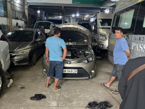 Thay phụ tùng xe tại garage Tiến Nguyện