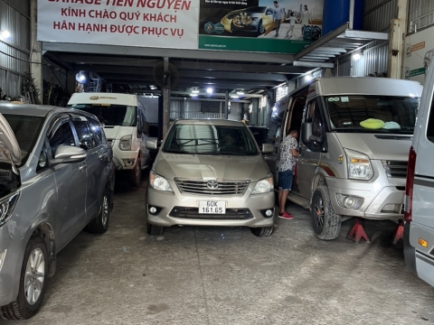 Thay phụ tùng xe tại garage Tiến Nguyện
