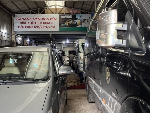 Thay phụ tùng xe tại garage Tiến Nguyện