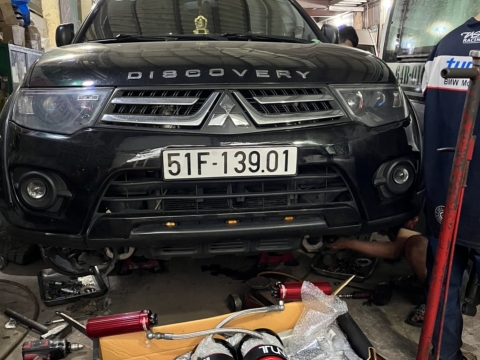 Thay phụ tùng xe tại garage Tiến Nguyện